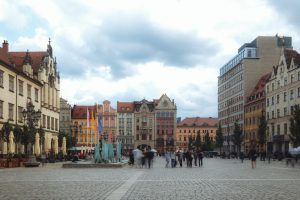 Rynek pracy w Olsztynie: młodzi szukają szans, pracodawcy czekają na kandydatów